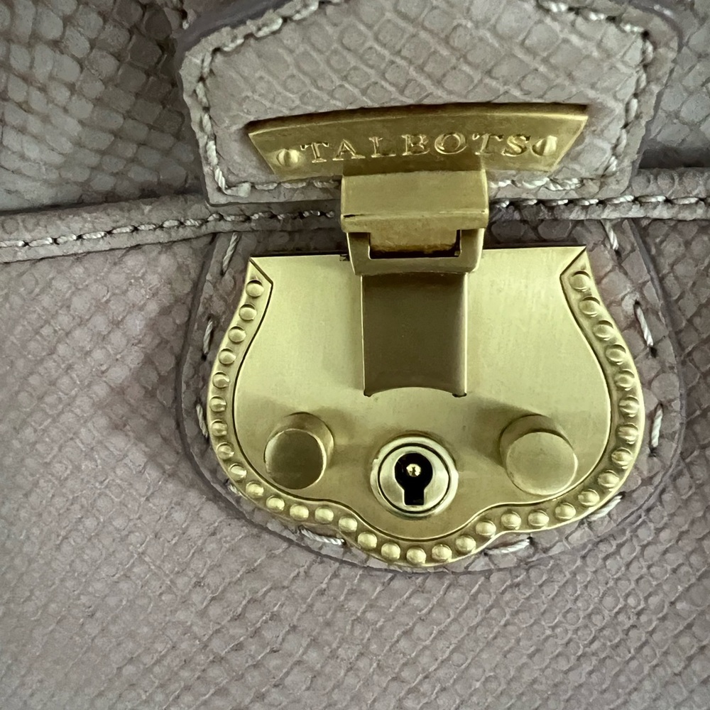 Beautiful Shape, Soft Leather, Soft Color - image 4